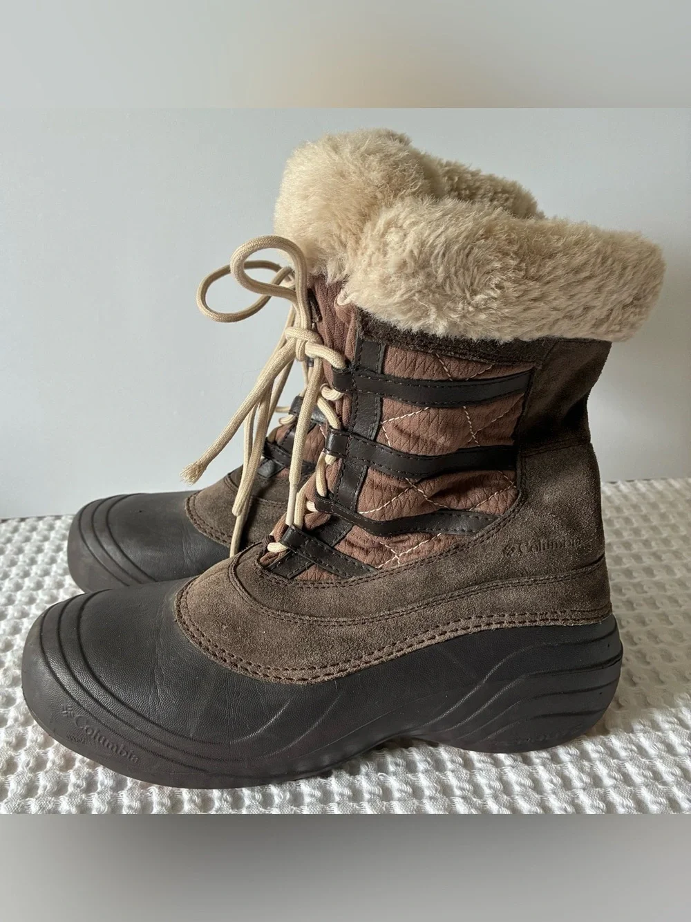 Columbia Womans Boot Size 10 Brown Faux Fur Boots